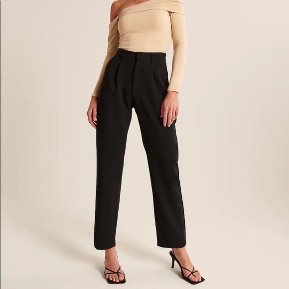 A&F Tailored Menswear Dad Pants in OFF WHITE